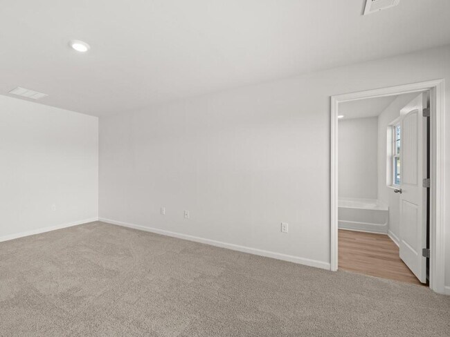 Building Photo - 102 Hughes Pl Dr