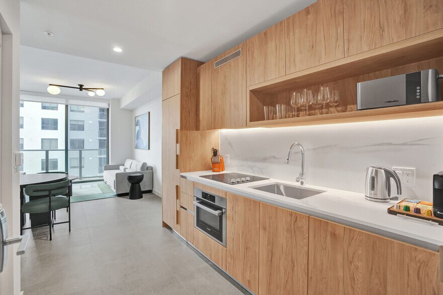 Building Photo - 11 NE 6th St