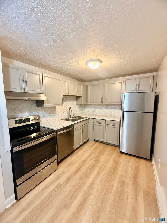 Building Photo - 801 Pleasant Valley Rd