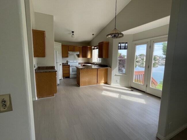 Building Photo - 134 Lakeview Dr