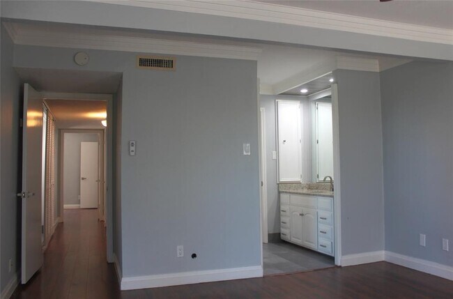 Building Photo - 108 World of Tennis Sq