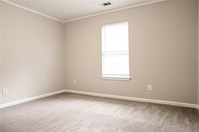 Building Photo - 130 Springbottom Dr SE