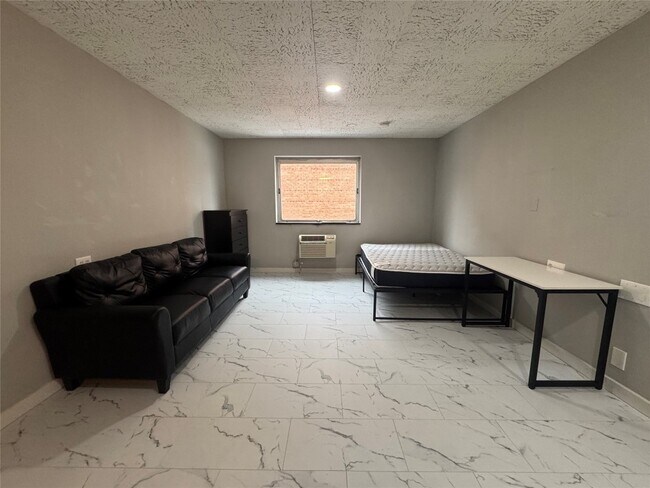 Building Photo - 65 Front St