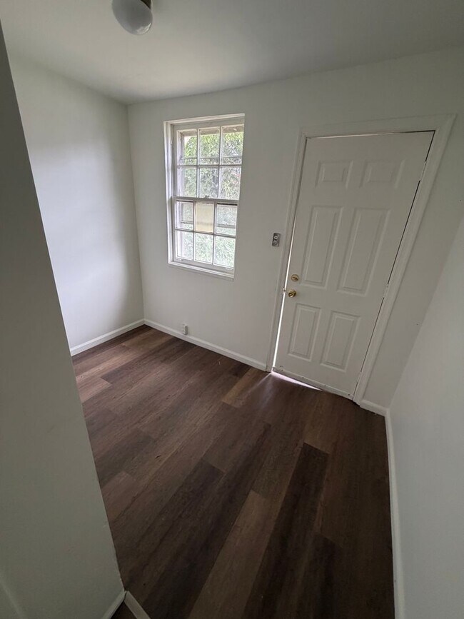 Building Photo - Renovated 4-Bedroom Home with Private Backyard – Section 8 Applicants Accepted