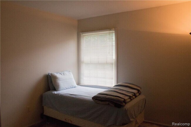 Building Photo - 2708 Glenbridge Ct
