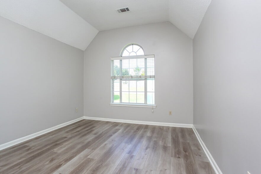 Building Photo - 4671 Lindawood Ln