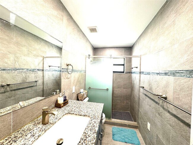 Building Photo - 4905 Bayberry Ln