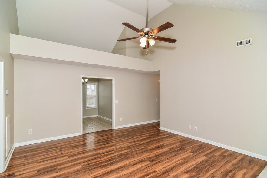 Building Photo - 9010 Lomond Dr