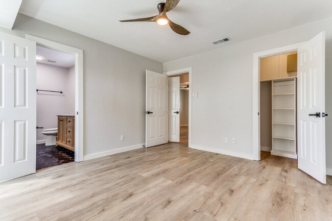 Building Photo - "Charming 3-Bedroom Home in Garland with 2 Full Baths and 1445 Sq Ft of Comfort!"