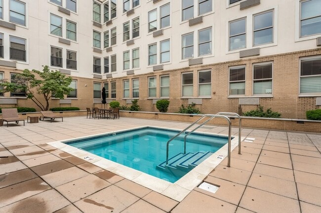 Building Photo - 10 Regent St