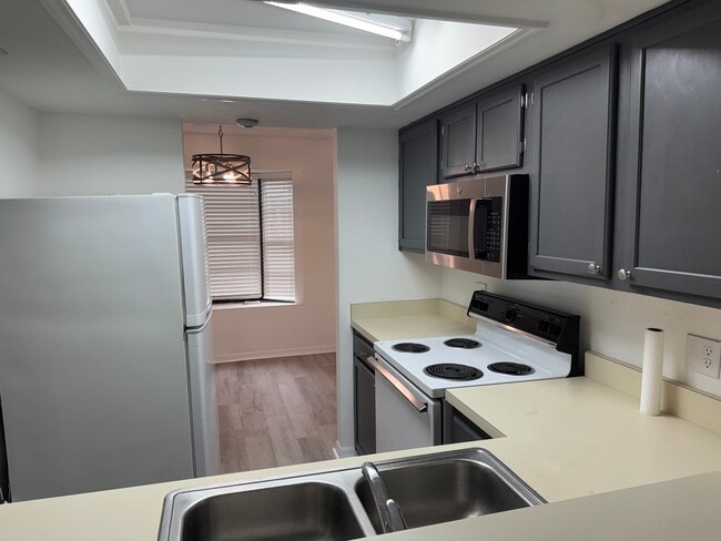 Building Photo - 4642 SW 45th Ln