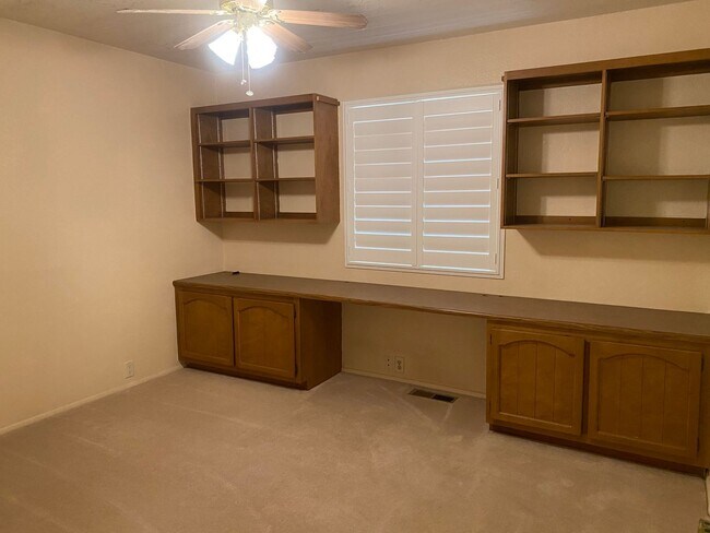 Building Photo - 1480 W University Heights Dr N