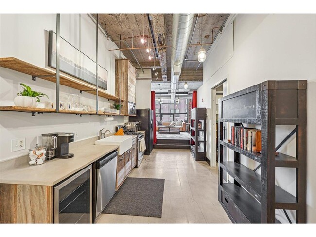 Building Photo - 718 N Washington Ave