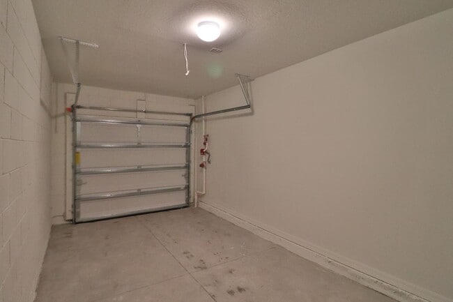 Building Photo - 3/2.5/1 Town Home with community pool!