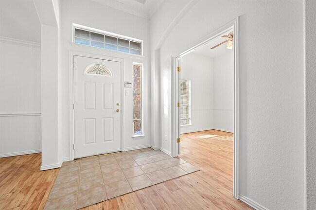 Building Photo - 1665 Amberwood Loop