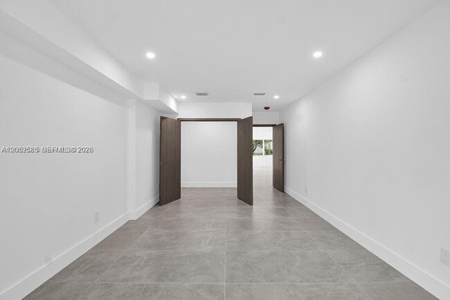 Building Photo - 7902 SW 67th Ave