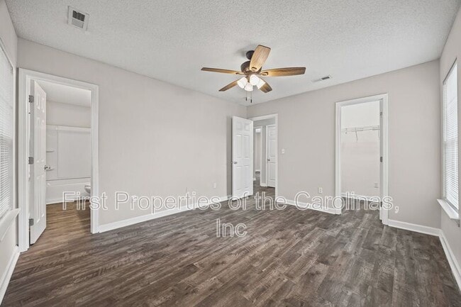 Building Photo - 429 Merry Go Dr