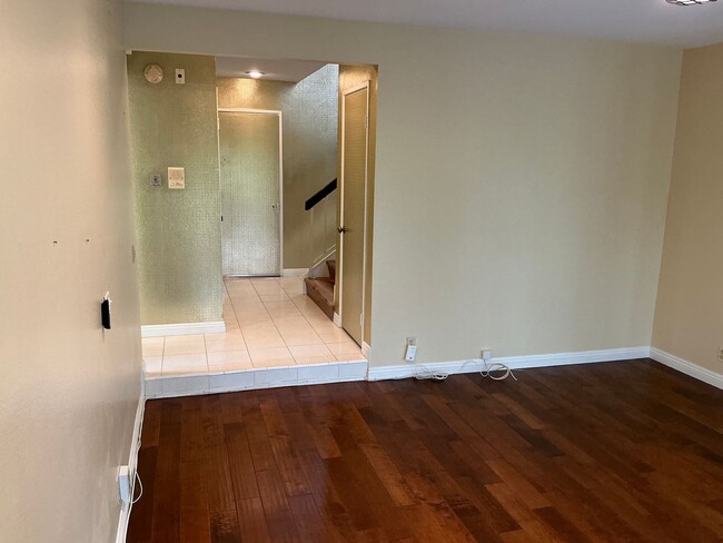 Building Photo - Charming 4 Bedroom 2 Bath 2 Story Home in ...