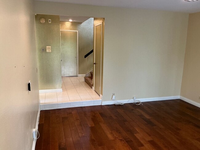 Building Photo - Charming 4 Bedroom 2 Bath 2 Story Home in the City of Fullerton