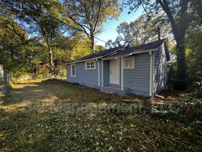 Building Photo - 1334 W Poplar St