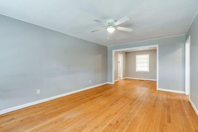 Building Photo - 5228 N Hudson Ave