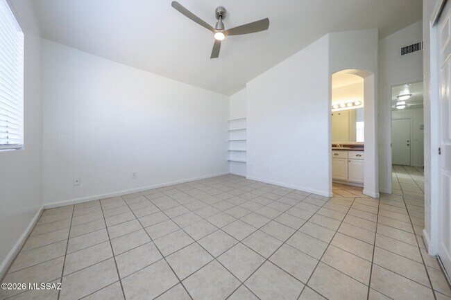Building Photo - 8873 E Rose Tree Dr