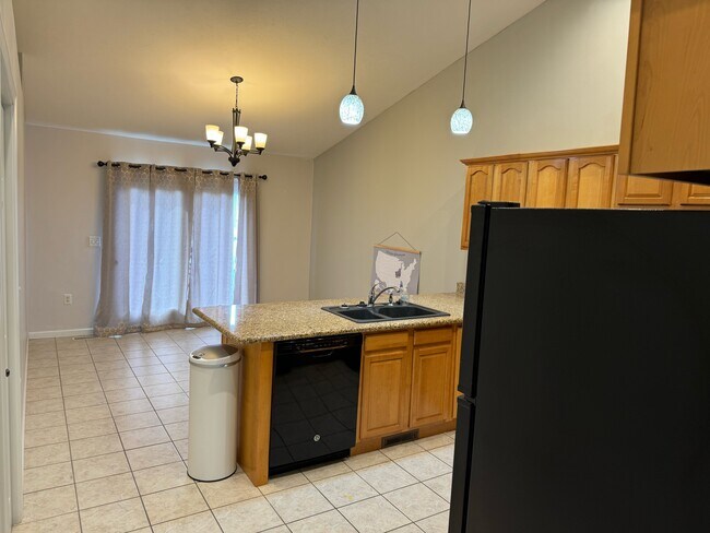 Building Photo - 1364 Milldale Dr