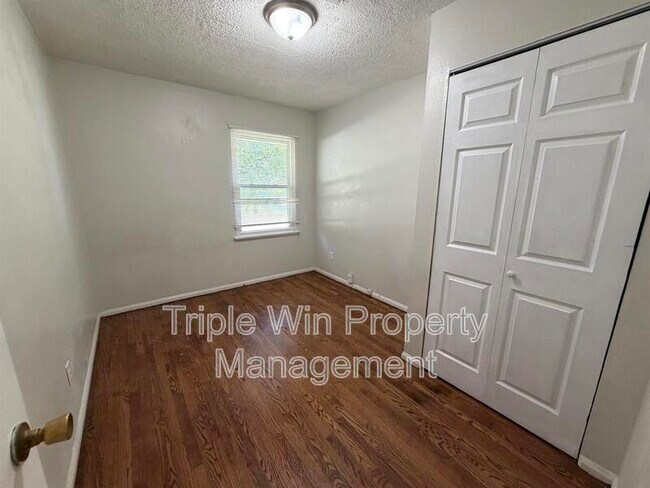 Building Photo - 6917 Berkridge Ct