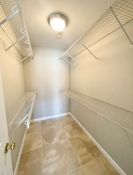 Building Photo - 1196 Great Lakes Cir