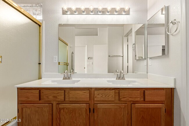 Building Photo - 1793 E Gail Dr