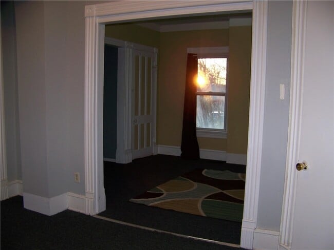 Building Photo - 493 Main St