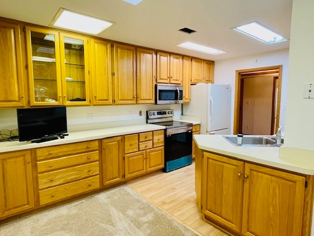 Building Photo - 960 S River Rd