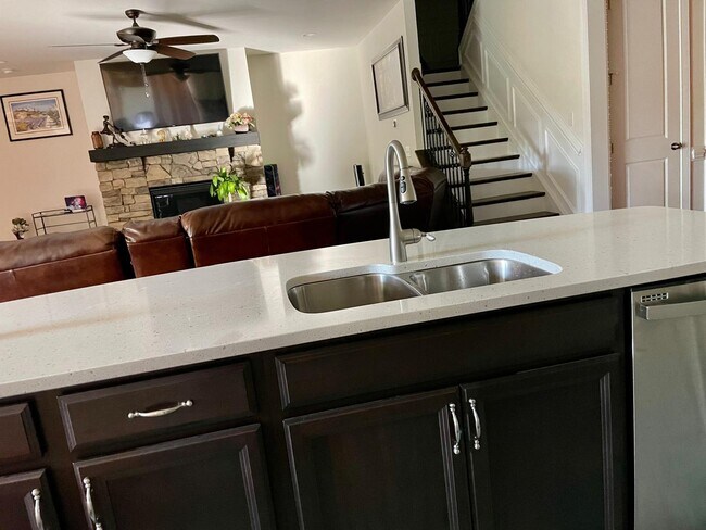 Building Photo - 10359 Paper Birch Dr