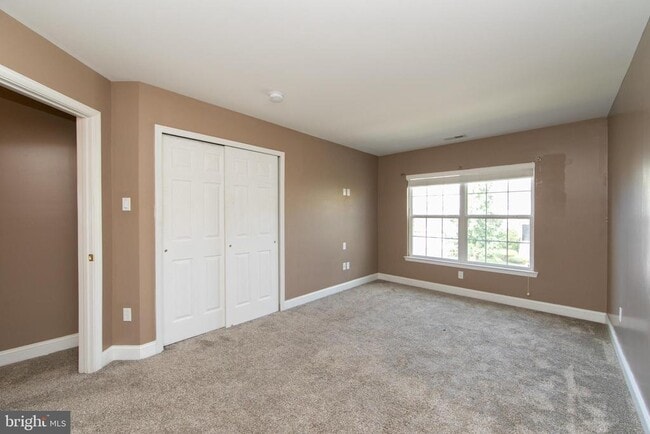 Building Photo - 7 Kingswood Ct