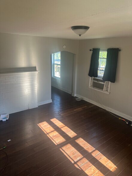 Building Photo - 933 Wilbanks Ave