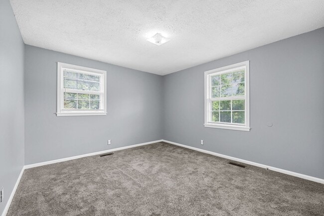Building Photo - 3 Bedroom Pet Friendly Home For Rent!