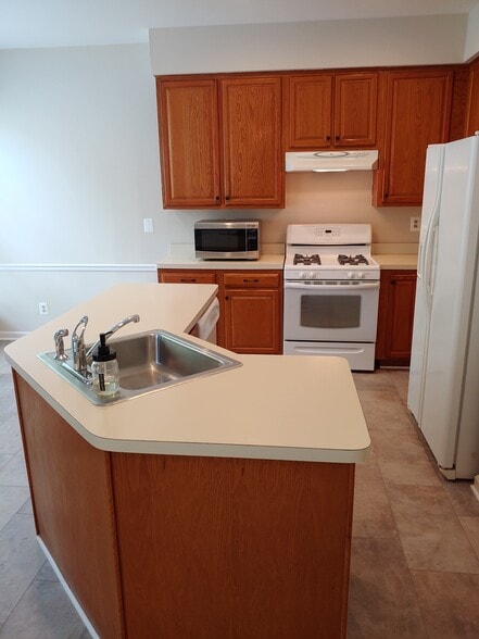 Building Photo - 47608 Sandbank Sq