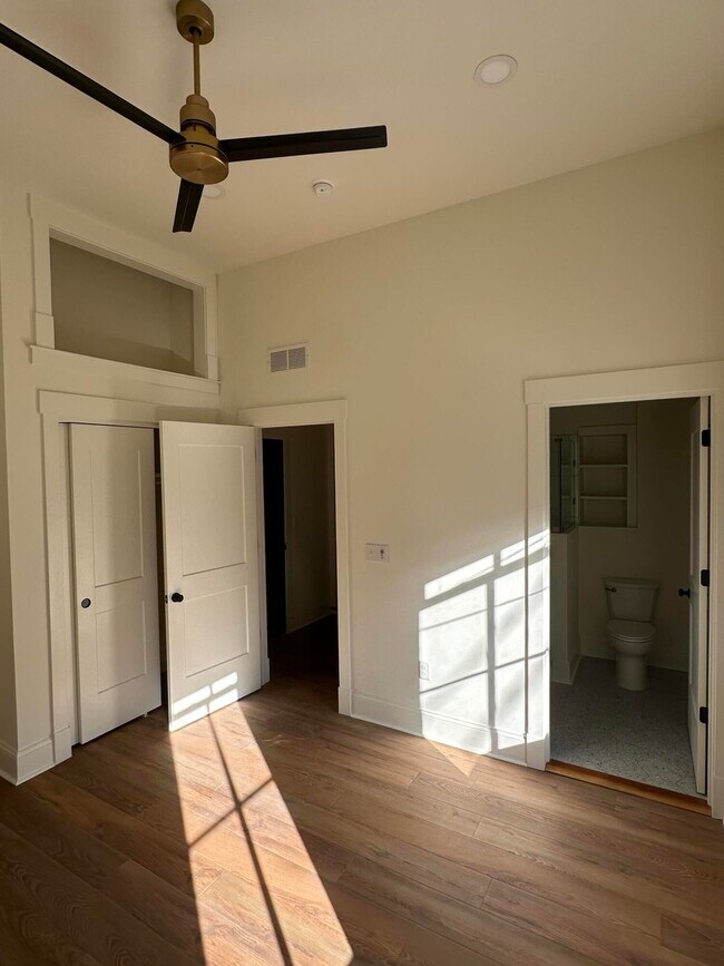 Building Photo - 307 W Main St