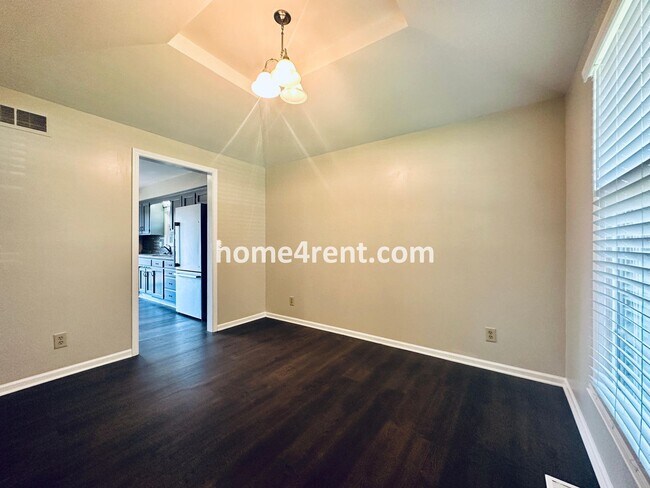 Building Photo - Cozy Ranch Home in Shawnee w/ Plenty of Natural Light, Wood Floors Throughout and an Updated Kitc...