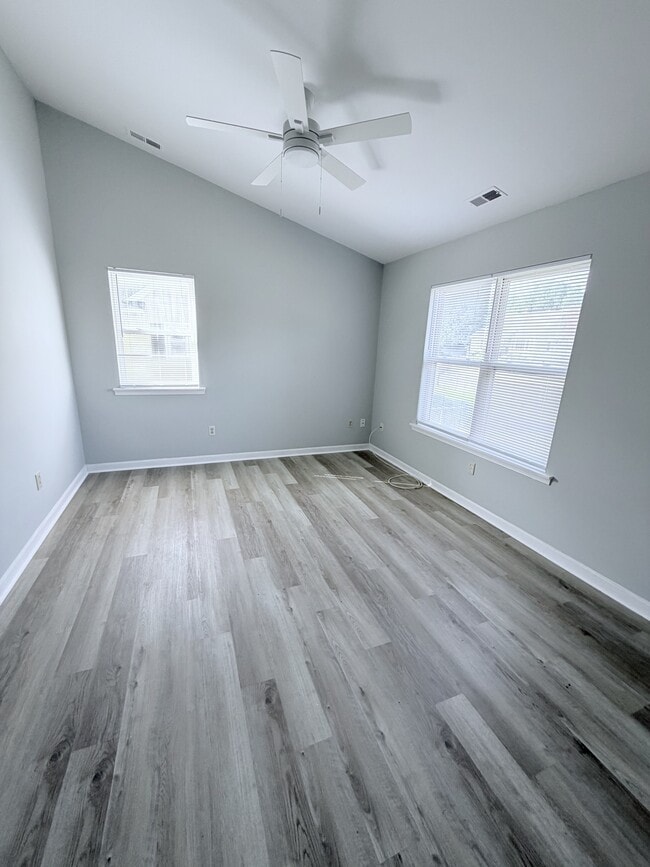 Building Photo - 411 Dover St