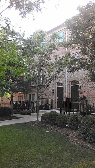 Front of Townhouse - 524 Allard Pl