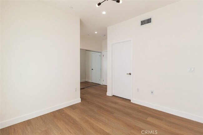 Building Photo - 1212 Viola Ave