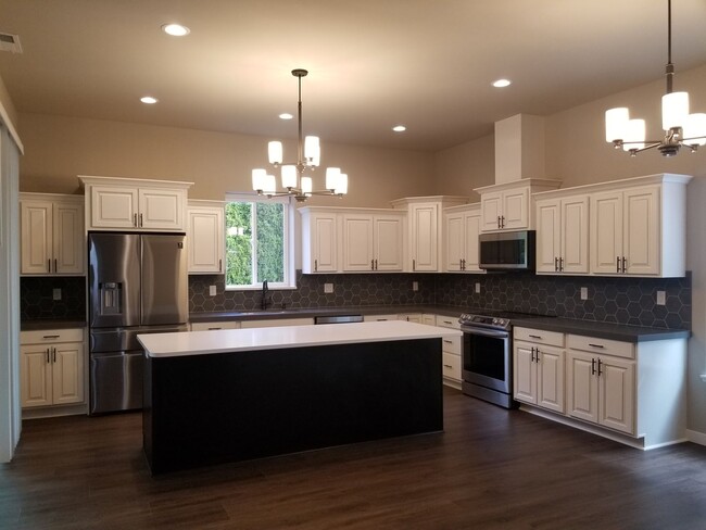 Building Photo - West Valley 3 bedroom 3 Car Garage Custom ...