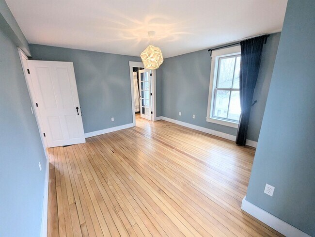 Building Photo - 33 Old Cemetery Rd