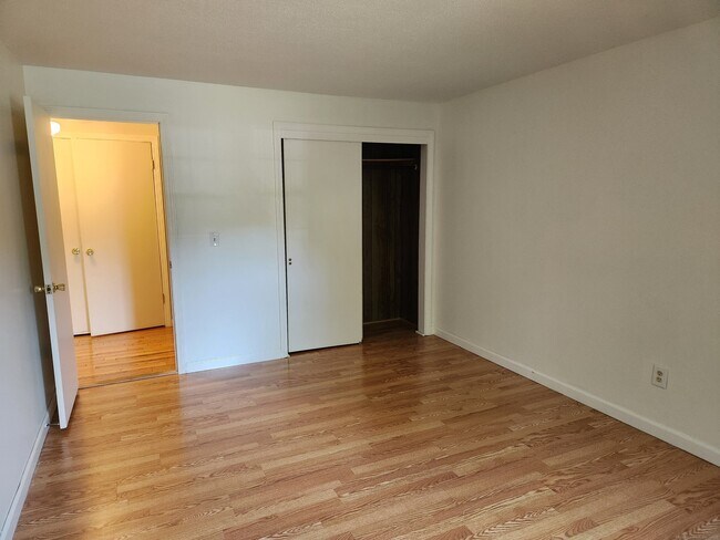 Building Photo - 1465 C Willard Ave