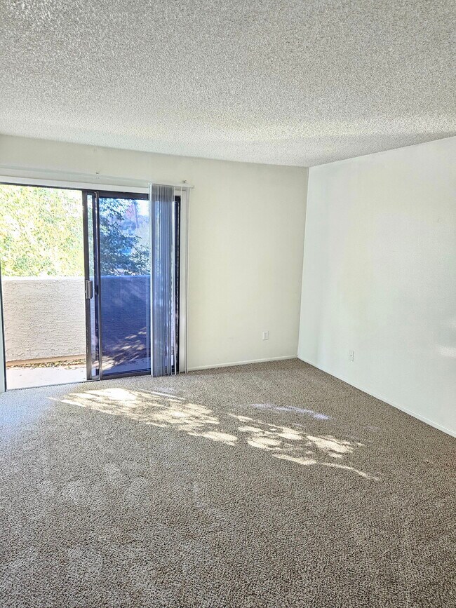 Building Photo - 885 N Granite Reef Rd