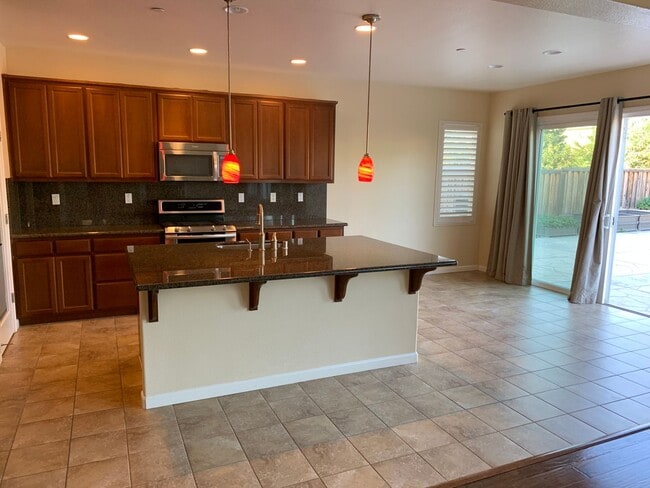 Building Photo - Beautiful 5 Bedroom, 3.5 Bath Mountain House Home W/ Office