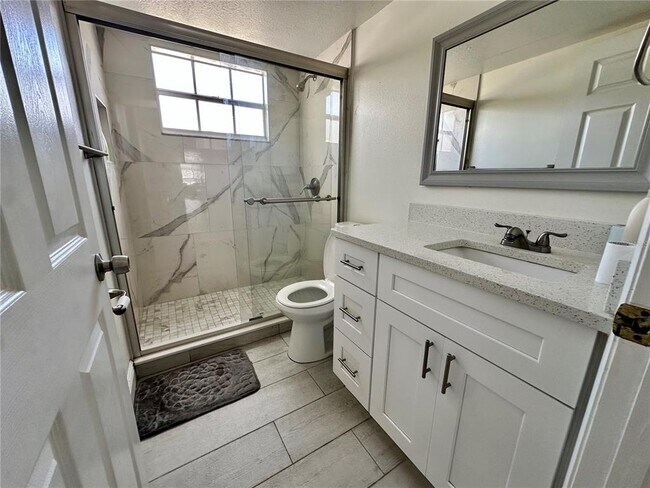 Building Photo - 5012 Laguna Bay Cir