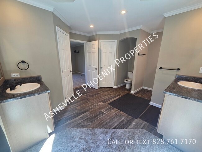 Building Photo - 909 Aiken Rd