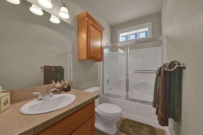 Building Photo - Eagle Crest Bunkhouse